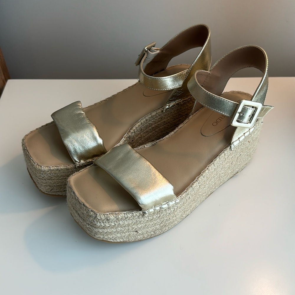 Bernardo Mallorca Platform Espadrille
Champagne Nappa size 8